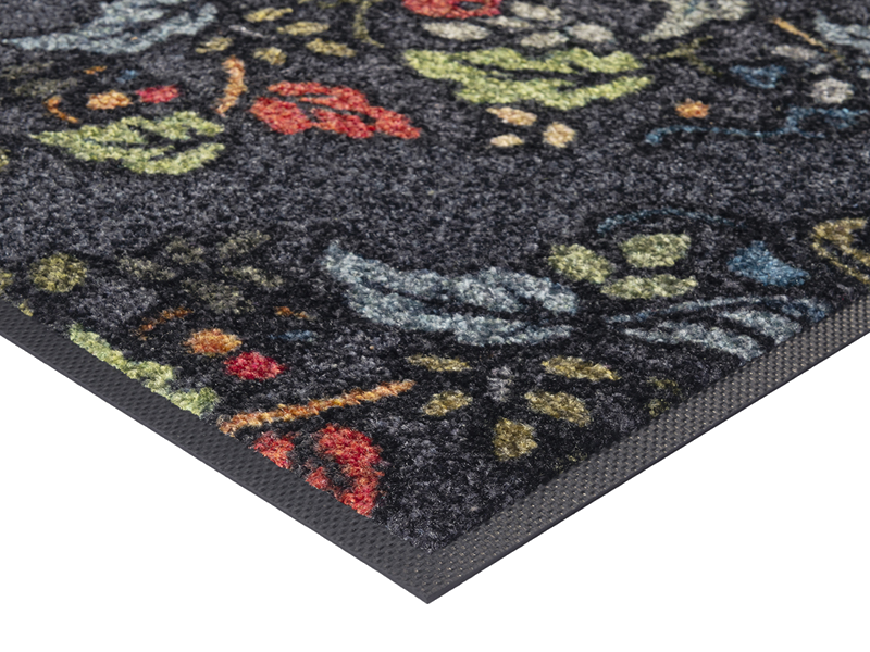 Eckansicht der Fußmatte in grau mit buntem floralen Ornamenten