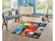 bunte Fußmatte mit Häusern im Wohnzimmer