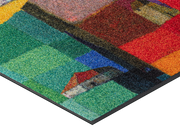 Eckansicht der bunten Fußmatte mit Häusern