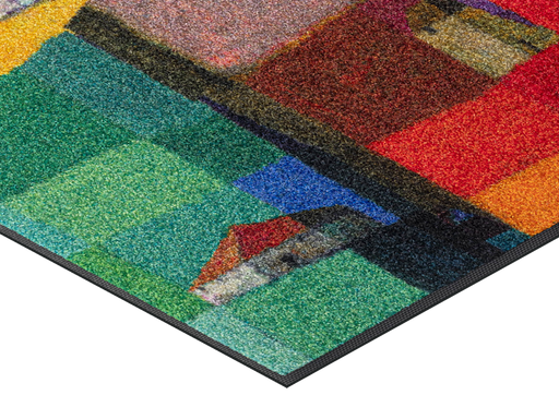 Eckansicht der bunten Fußmatte mit Häusern