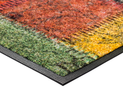 Eckansicht der Fußmatte mit bunten Farbflächen