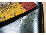 Rückenansicht der Fußmatte mit bunten Farbflächen