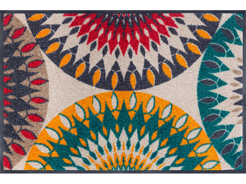 Fußmatte mit bunten Ornamenten