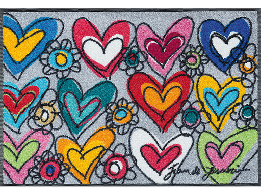 graue Fußmatte mit bunten Herzen und Blumen