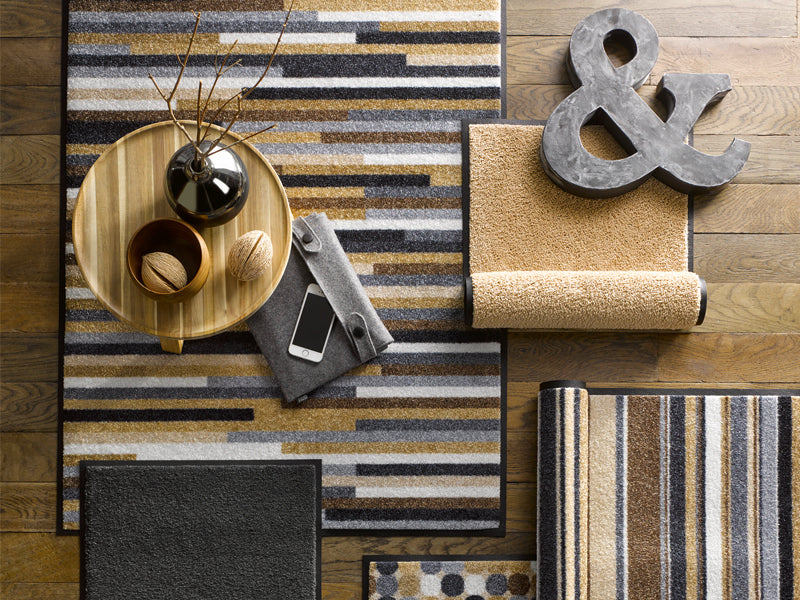 verschiedene Fußmatten der Marke "wash+dry" in beige und grau