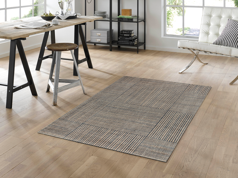 Fußmatte mit Streifen in beige grau im Wohnzimmer