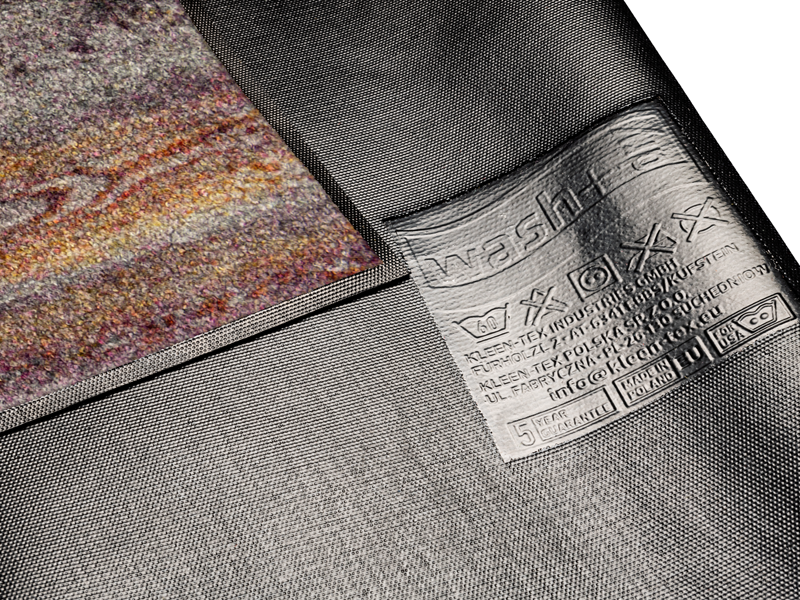 Eingeklappte Fumatte mit Almhütte und Spruch "Griaß Di"