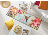Fußmatte mit Blumen, Schmetterling und Kolibri im Wohnzimmer