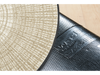 Rückenansicht der runden Fußmatte mit beigen Streifen und Kreisen