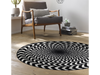 runde schwarz/weiße Fußmatte mit 3D Effekt im Wohnzimmer