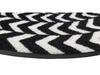 Eckansicht der runden schwarz/weißen Fußmatte mit 3D Effekt
