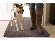 Fußmatte in Farbe Kaffee im Eingangsbereich