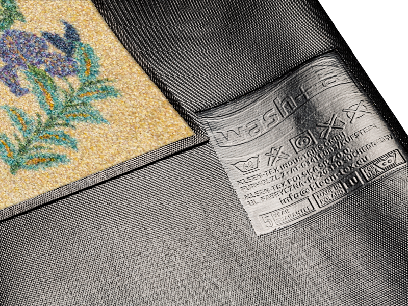 Rücken der Fußmatte mit bunten Blumendetails