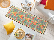 Fußmatte mit bunten Blumendetails im Wohnbereich