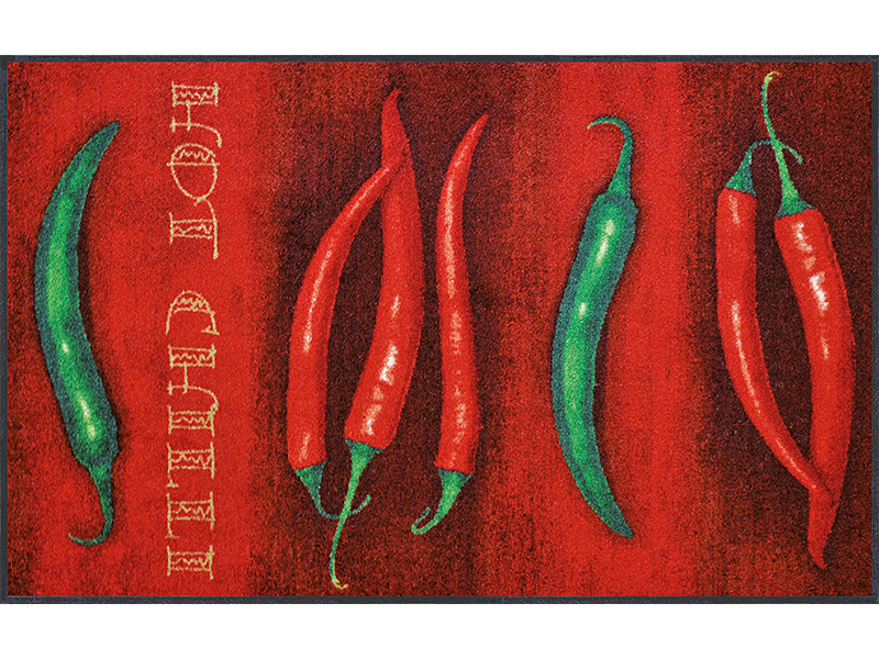 rote Fußmatte mit Chilis und Schriftzug "Hot Chilli"