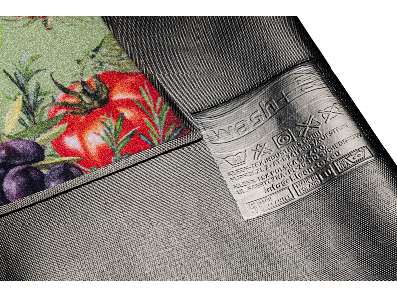 Rückenansicht der Fußmatte mit Tomaten und Oliven