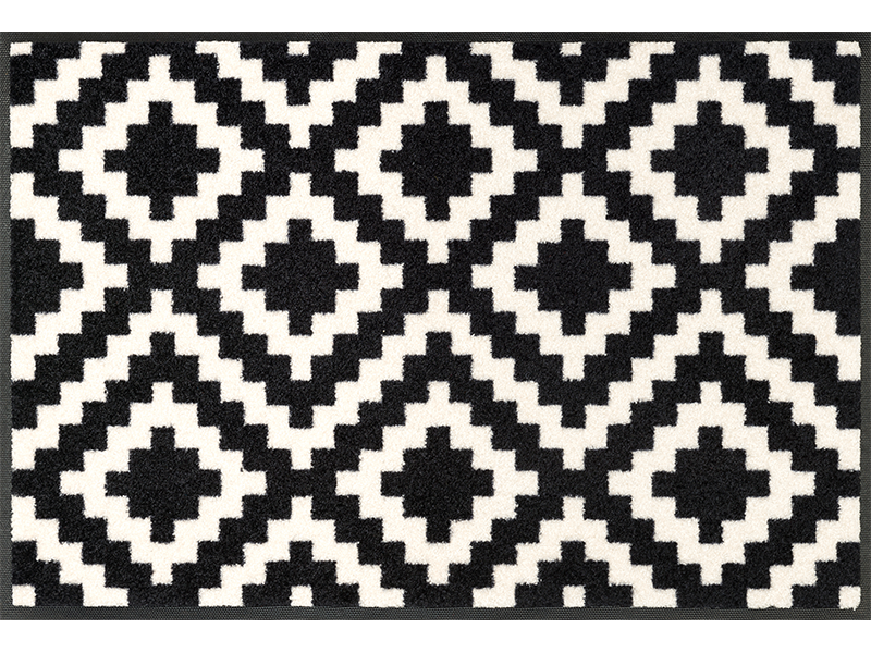 schwarz-weiß gemusterte Fußmatte 