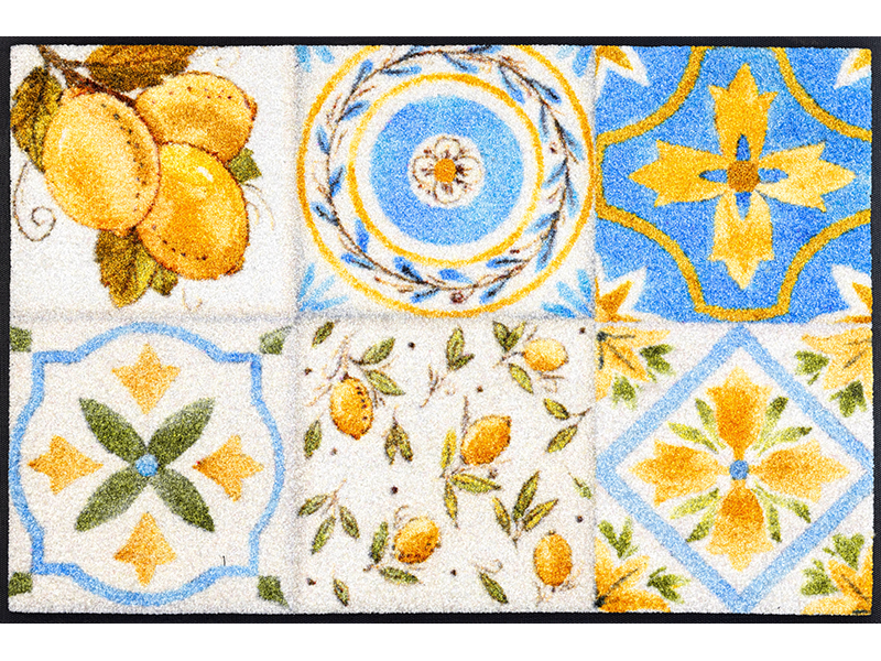 Fußmatte mit Kachelmotiven und Zitronen in blau und gelb