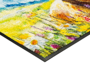 Eckdetail der Fußmatte mit Kuh und Blumenwiese