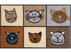 Fußmatte mit vielen Katzengesichtern