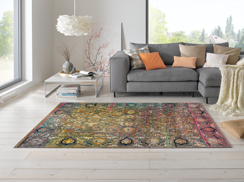 Fußmatte mit orientalisch und buntem Muster im Wohnzimmer