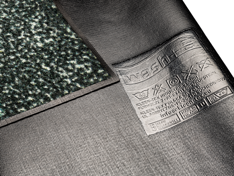 Rückenansicht der Fußmatte mit grün-weißen Bäumen