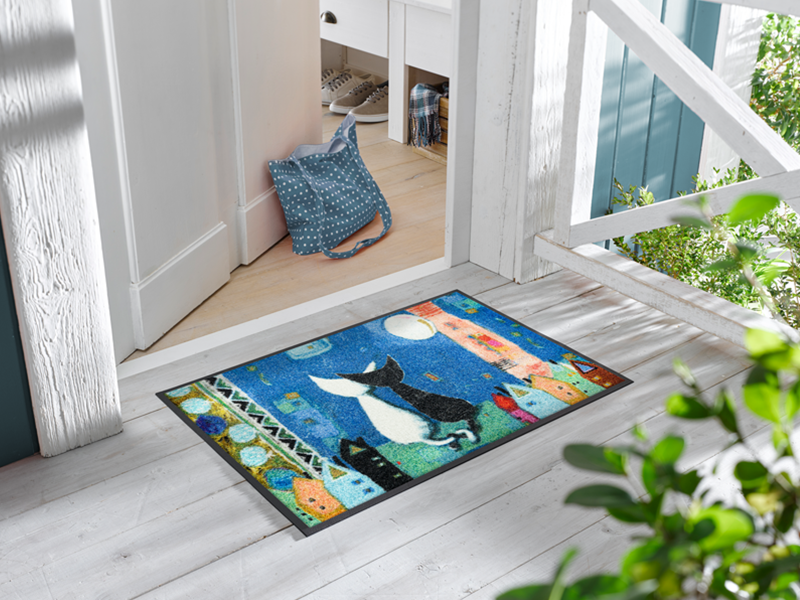Fußmatte mit Katzen, Vollmond und Häusern vor der Tür