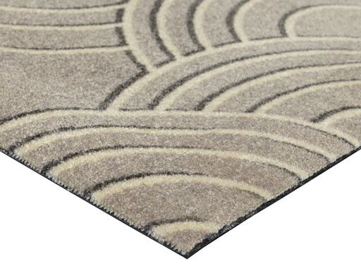 Eckansicht der Fußmatte mit dezentem sandfarbenen Linienmuster