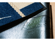 Rückenansicht der Fußmatte mit Leuchtturm und Möwen in blau-sandfarben