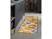 Läufer mit Zitronen und Orangen in der Küche