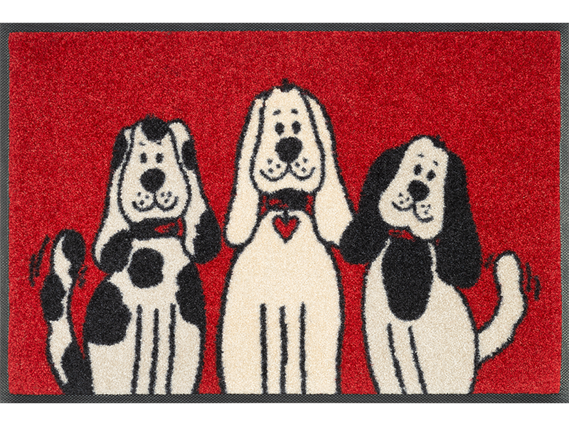 rote Fußmatte mit drei Hunden
