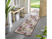 Fußmatte und Läufer mit Pfeilen und Rauten Muster vor der Tür