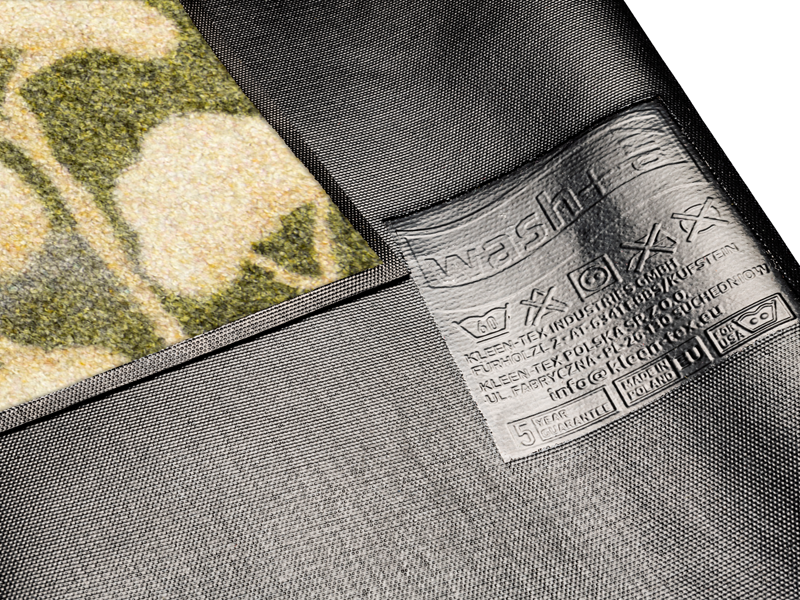 Rückenansicht der Fußmatte mit Fischreiher in Teichlandschaft